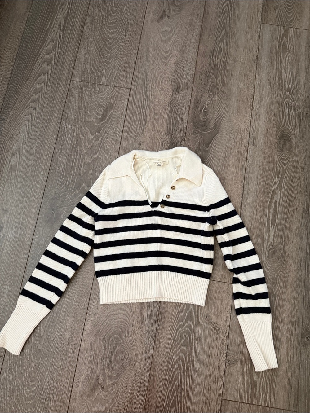 Cropped V-Neck Striped Sweater in Cream and Black